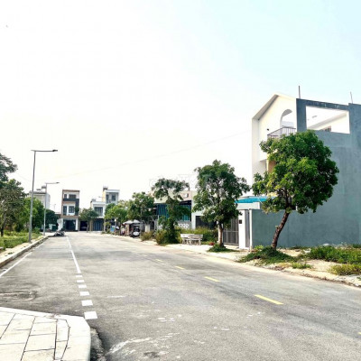 Đất ngay cổng Tài Chính Kế Toán, Quảng Ngãi