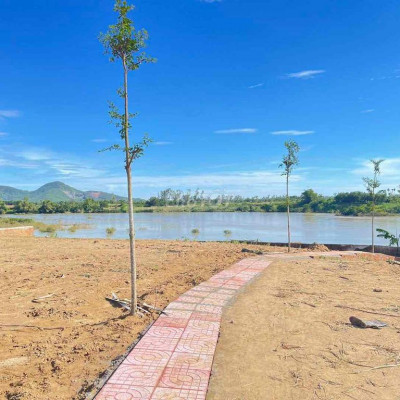 Hai lô liền kề có bán lẻ