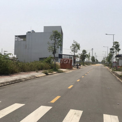 1 lô *** mặt tiền Bích Khê, h Đông, ngay quảng trường Tư Nghĩa