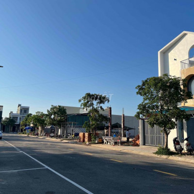 Chính chủ bán gấp lô đất ngay MT Quảng Trường Tư Nghĩa, Quảng Ngãi