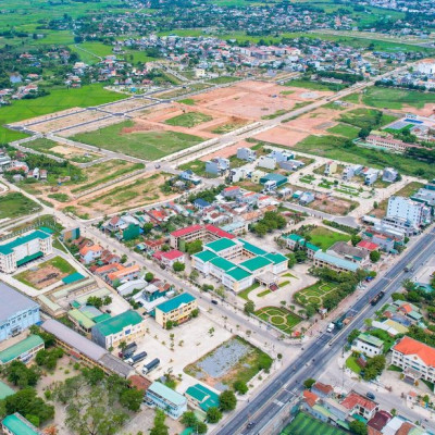 Đất sổ đỏ 100m2 đường 13.5m hướng đông,ngay Quảng Trường La Hà