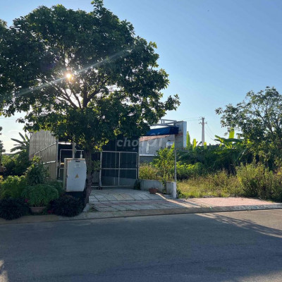 *** 1 lô hướng Đông đường Bích Khê, MT Quảng Trường, Quảng Ngãi