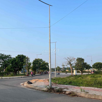 MT QUẢNG TRƯỜNG TƯ NGHĨA, TRUNG TÂM THỊ TRẤN LA HÀ QUẢNG NGÃI