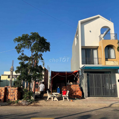 ĐẤT TRUNG TÂM THỊ TRẤN LA HÀ KỀ TRƯỜNG LIÊN CẤP 1,2