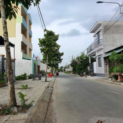 Lô biệt thự 7,5x20 nở hậu 9.2, h Nam, đối diện công viên, Tịnh Long