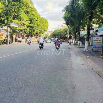 Cho thuê nhà MT Quang Trung, gần trường Phạm Văn Đồng