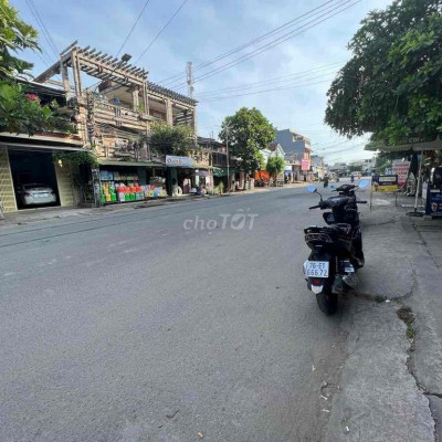 bán nhà mặt tiền 101m2, 3 phòng ngủ, đường Nguyễn Thị Minh Khai