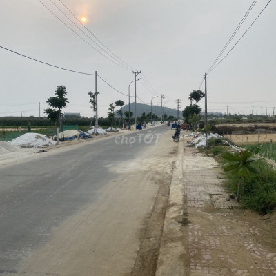 Bán đất đường 16m Vĩa hè đối diện siêu thị DT 6 x 20 giá hơn 200 triệu