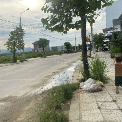 cần bán lô đất 10x20 mặt tiền đường rộng 15m