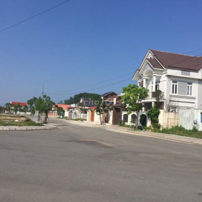 Cần tiền bán nhanh mặt tiền 28m khu dân cư Sơn Tịnh ( 577) Quảng Ngãi