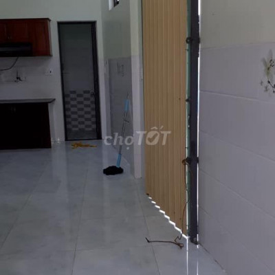 Cho thuê nhà nguyên căn 125m2, nằm ngay mt Ngã Tư Ba La, Nghĩa Dõng