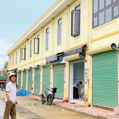 Nhà 2 tầng gần chợ kinh doanh sầm uất