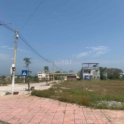 Bán lô góc 2 mặt tiền Sông Vệ Quảng Ngãi 192m2