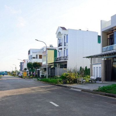 Bán đất kđt Phú Mỹ, đối diện công viên, đường 17,5m, sổ sẵn