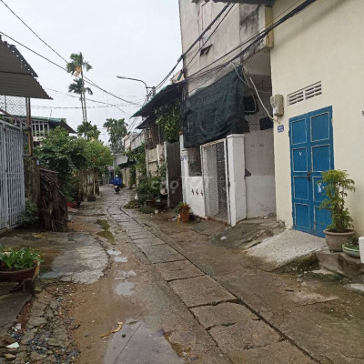 Cho thuê nhà ở cấp 4 gần Vincom