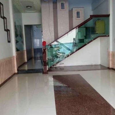 Nhà1tret1sân thượng,thoáng mát,an ninh tốt,tiện lợi trong sinh hoạt.