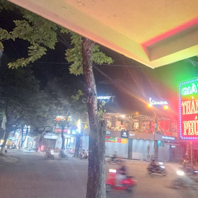 Cho thuê nhà góc ngã tư (trần hưng đạo với phan đình phùng) mặt tiền