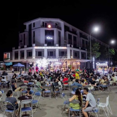 Bán nhà Shophouse tại KĐT Phú Mỹ- Quảng Ngãi, dt 6x25m, sẵn sổ.