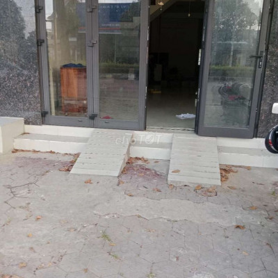 Cho thuê nhà mặt tiền trường Chinh, diện tichd 100m2