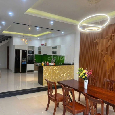 Chính chủ cần tiền bán gấp nhà trung tâm thành phố Quảng Ngãi