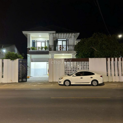 Nhà nguyên căn (Biệt thự) mặt tiền  - gần biển Mỹ Khê - Quảng Ngãi